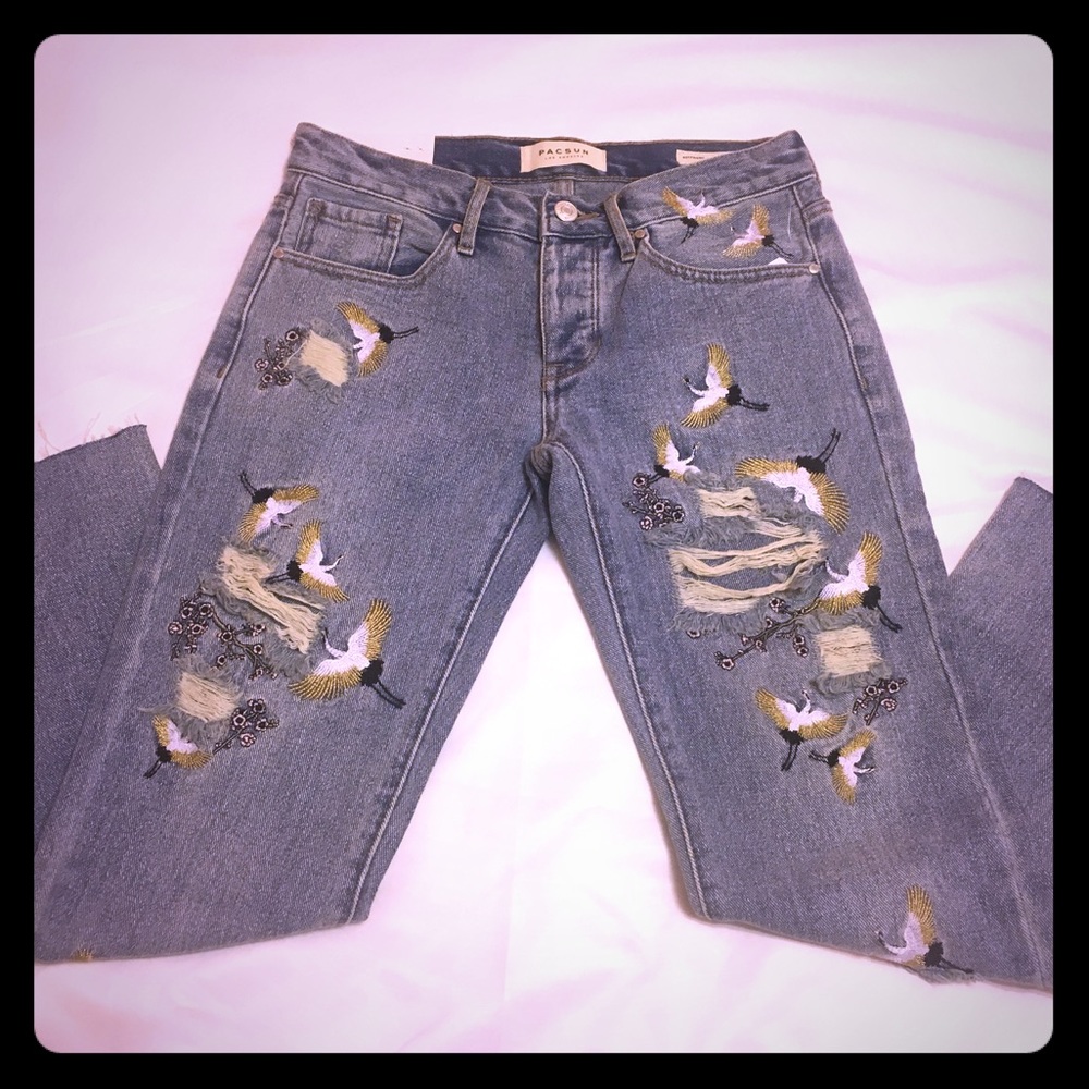 NWT Pacsun embroidered boyfriend jeans